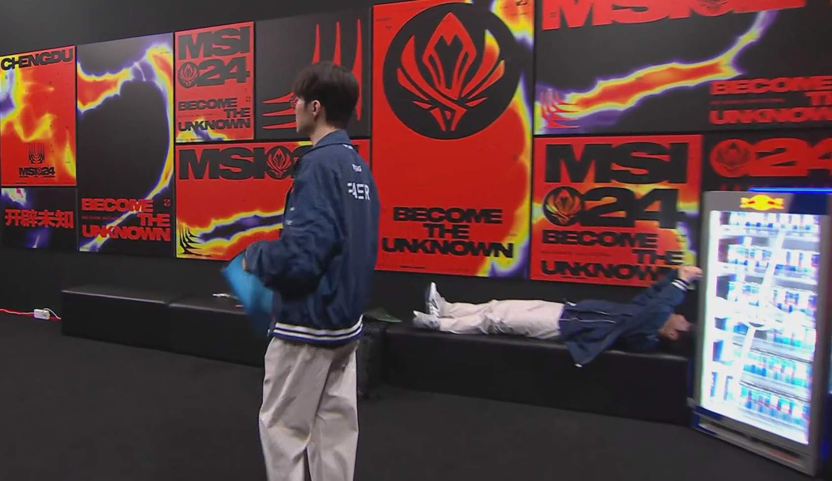 爱游戏入口-Faker在G2比赛中最后时刻胜出，刷新纪录引发热议！全场沸腾不已的简单介绍