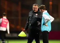 爱游戏app-莱万9分钟5球中文解说